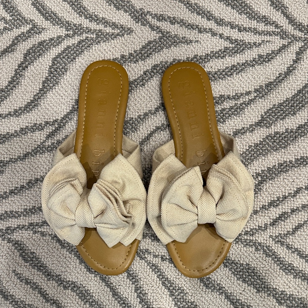 Gianni Bini Cream Bow Sandals